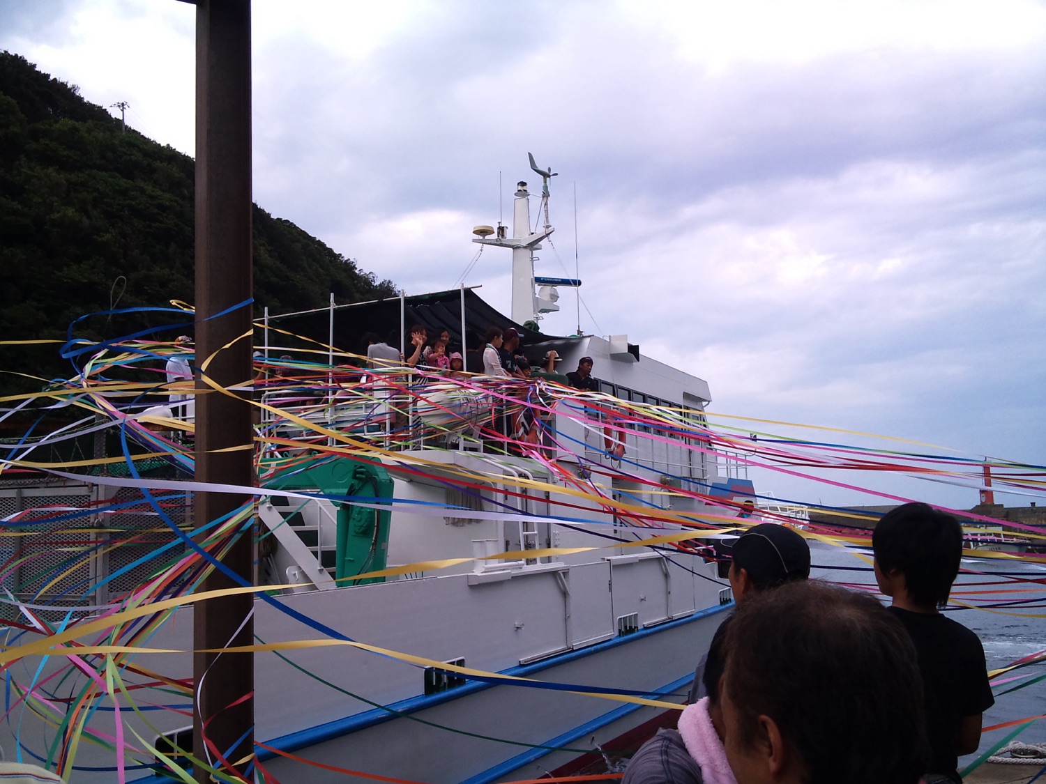 沖の島を離れる日の見送り